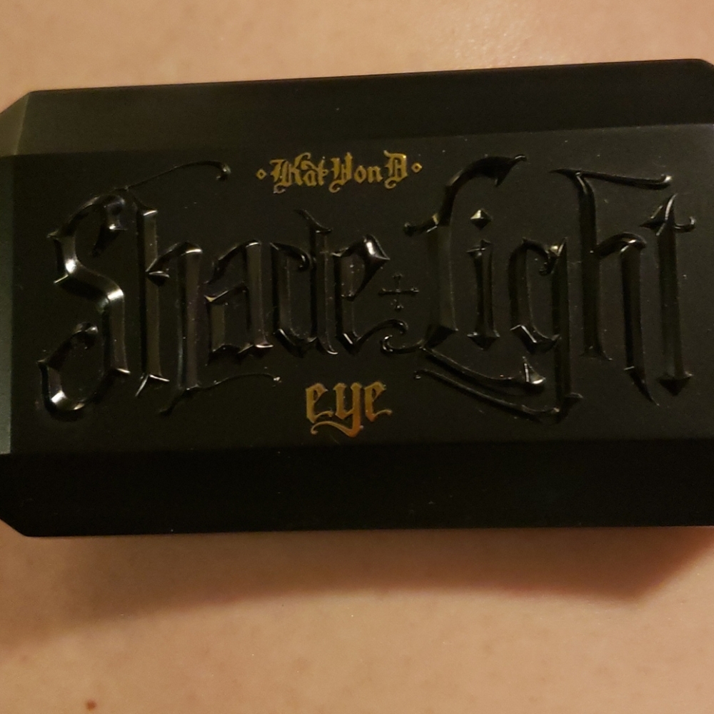 BRAND NEW KVD Mini Shade and Light Palette